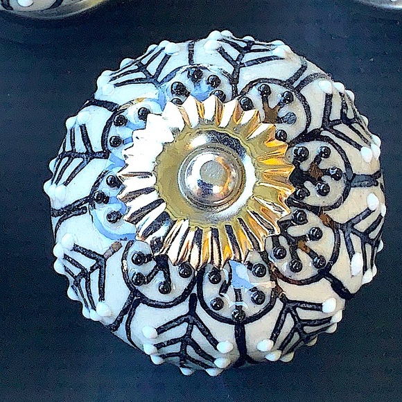 APHORISM DRAWER KNOBS WHITE BLACK FLORAL SILVER SET OF 6 - Picture 2 of 5